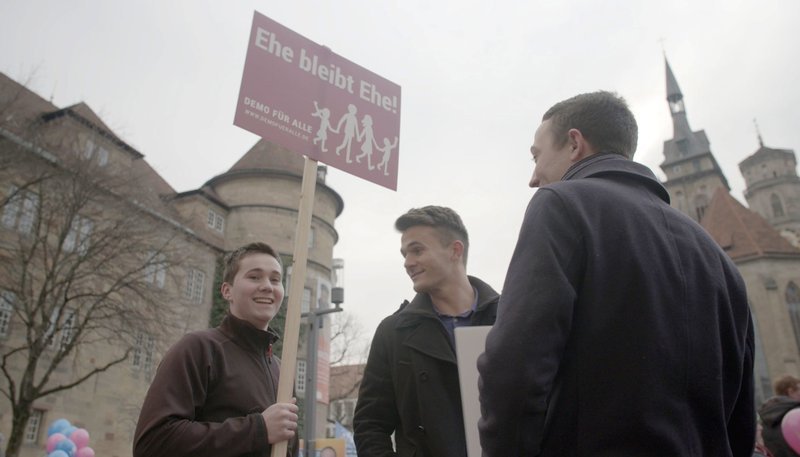 Gegner der Homo-Ehe bei Demo in Stuttgart. – Bild: HR