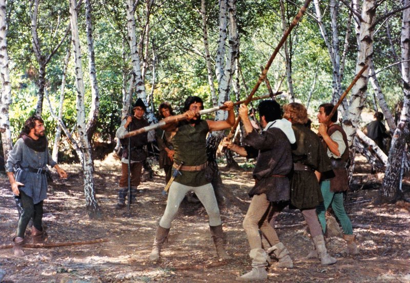 Robin Hood und seine Getreuen kämpfen im Wald von Sherwood für die Rechte des rechtmäßigen englischen Königs Richard Löwenherz. – Bild: MDR/​DREFA