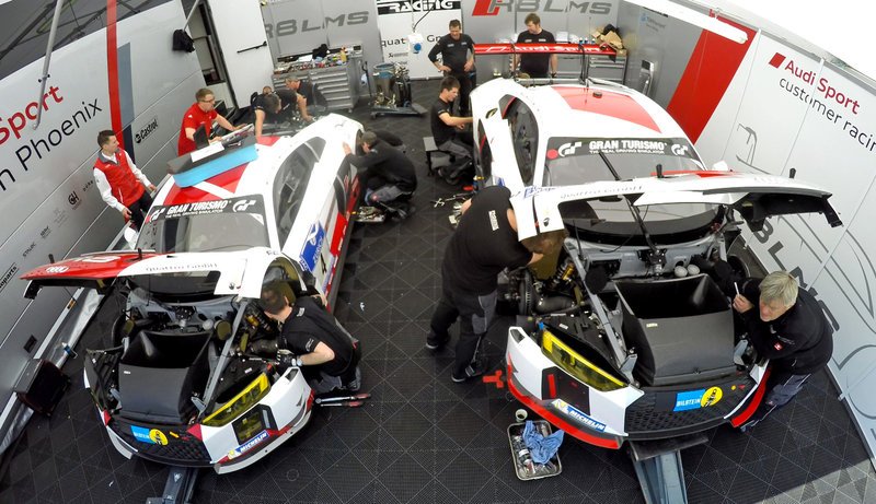 Fast fünf Tage am Stück ist das Team anlässlich des 24-Stunden-Rennens vom Nürburgring im Dauereinsatz. – Bild: N24 Doku
