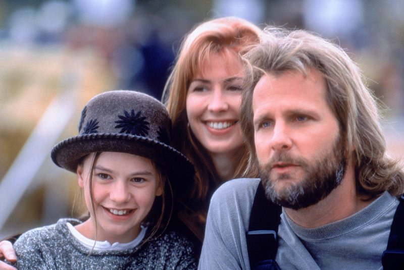 V.l.: Amy Alden (Anna Paquin), Susan Barnes (Dana Delaney) und Thomas Alden (Jeff Daniels) – Bild: TVNOW / © 1996 Columbia Pi V.l.: Amy Alden (Anna Paquin), Susan Barnes (Dana Delaney) und Thomas Alden (Jeff Daniels) – Bild: TVNOW / © 1996 Columbia Pi