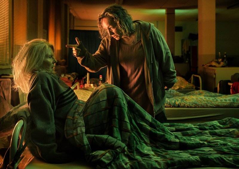 Auf der Straße – Bild: ARD Degeto/​Svenja von Schultzendorff