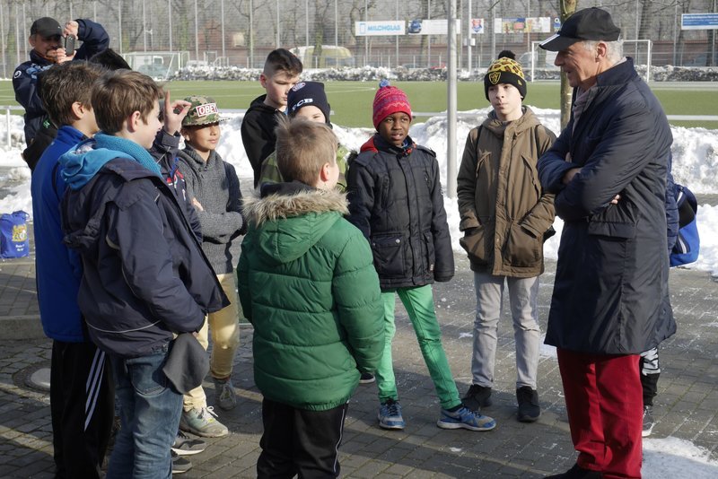 Besuch beim Giesinger Heimatverein SC 1906 München (heute: SpVgg 1906 Haidhausen). – Bild: BR/Frank Marten Pfeiffer/Reiner Holzemer Besuch beim Giesinger Heimatverein SC 1906 München (heute: SpVgg 1906 Haidhausen). – Bild: BR/Frank Marten Pfeiffer/Reiner Holzemer