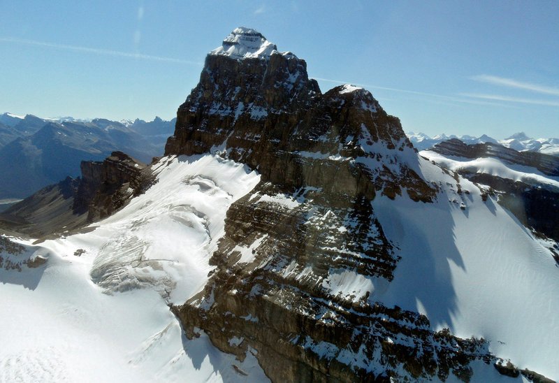 Die Rocky Mountains aus der Luft. – Bild: ORF Die Rocky Mountains aus der Luft. – Bild: ORF