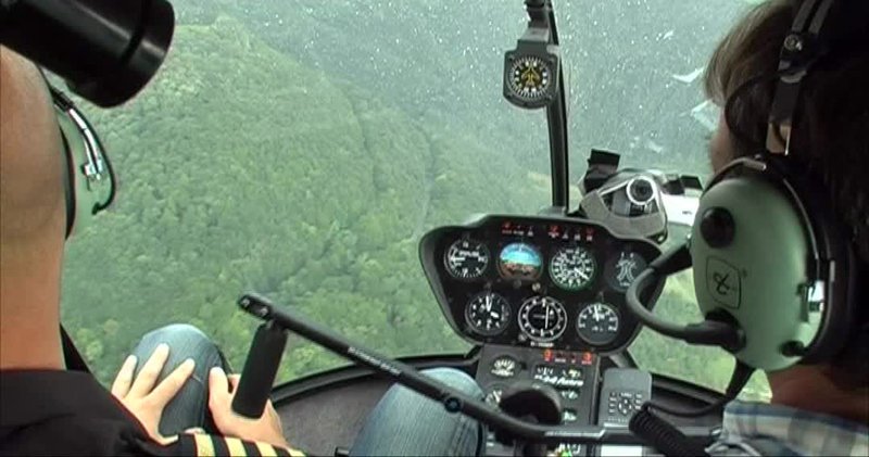 Der Blick ins Cockpit eines Helikopters – Bild: N24 Doku