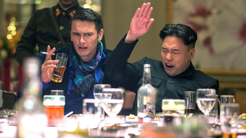 Dave Skylark (James Franco) und Kim Jong-un (Randall Park)Dave Skylark (James Franco) und Kim Jong-un (Randall Park) – Bild: RTL II Dave Skylark (James Franco) und Kim Jong-un (Randall Park)Dave Skylark (James Franco) und Kim Jong-un (Randall Park) – Bild: RTL II