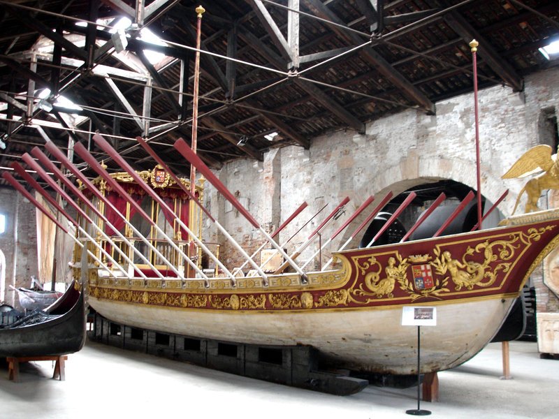 Venezianisches Schiffahrtsmuseum (Arsenal Museo Navale), innen, die Großschiffe. – Bild: ORF