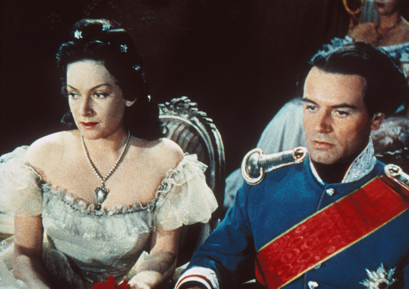Ludwig II. (O. W. Fischer) ist der Politik überdrüssig. Nur zu seiner ehemaligen Jugendgefährtin, der jetzigen Kaiser Elisabeth von Österreich, Sissi genannt (Ruth Leuwerik), hat er Vertrauen. – Bild: epp Ludwig II. (O. W. Fischer) ist der Politik überdrüssig. Nur zu seiner ehemaligen Jugendgefährtin, der jetzigen Kaiser Elisabeth von Österreich, Sissi genannt (Ruth Leuwerik), hat er Vertrauen. – Bild: epp
