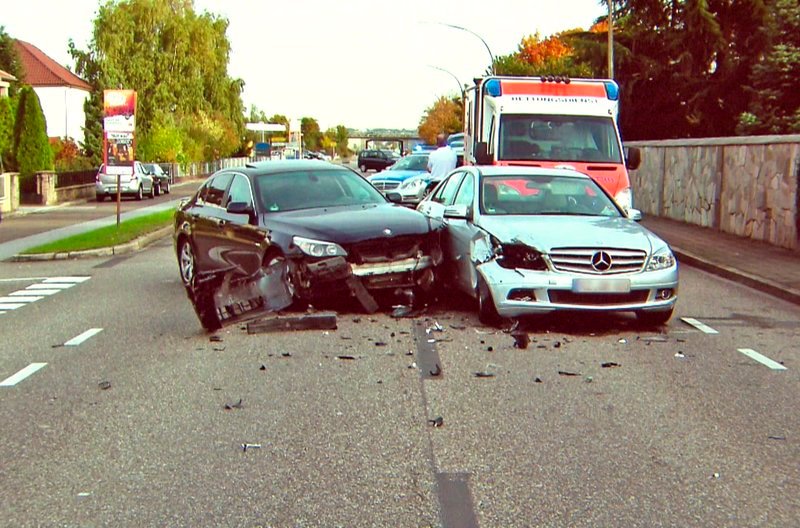 Ein typischer Fall: Ein älteres Ehepaar wurde in eine Crash-Falle gelockt – Bild: WDR/SWR Ein typischer Fall: Ein älteres Ehepaar wurde in eine Crash-Falle gelockt – Bild: WDR/SWR