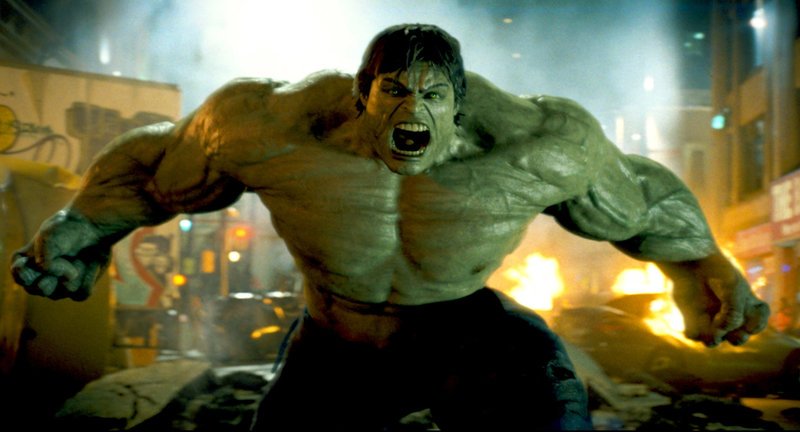 Wenn Bruce Banner wütend ist, verwandelt er sich in das grüne Monster ‚Hulk‘. – Bild: RTL Zwei