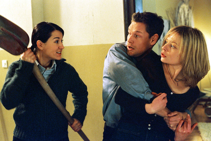 Flitterwochen im Treppenhaus – Bild: Sat.1 Eigenproduktionsbild frei