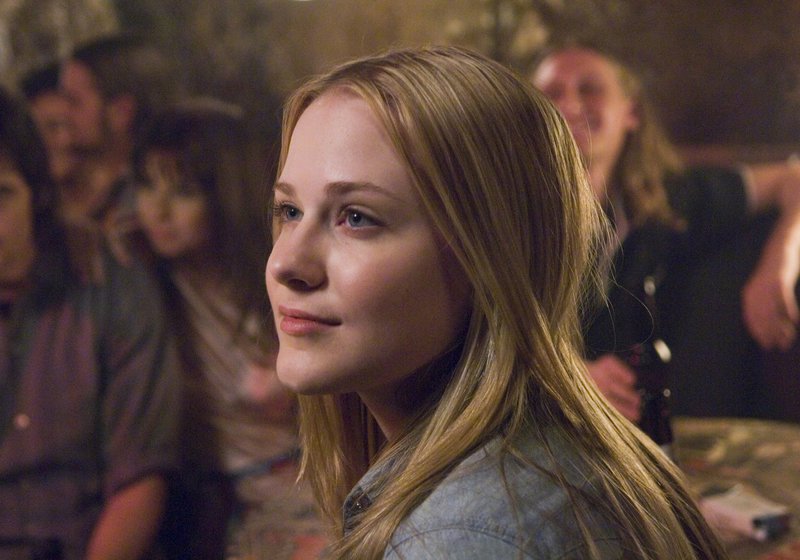 Verliebt sich in den Liverpooler Jude, während in Vietnam Krieg herrscht: Lucy (Evan Rachel Wood)… – Bild: 2007 Revolution Studios Distribution Company, LLC. All Rights Reserved. Lizenzbild frei Verliebt sich in den Liverpooler Jude, während in Vietnam Krieg herrscht: Lucy (Evan Rachel Wood)… – Bild: 2007 Revolution Studios Distribution Company, LLC. All Rights Reserved. Lizenzbild frei