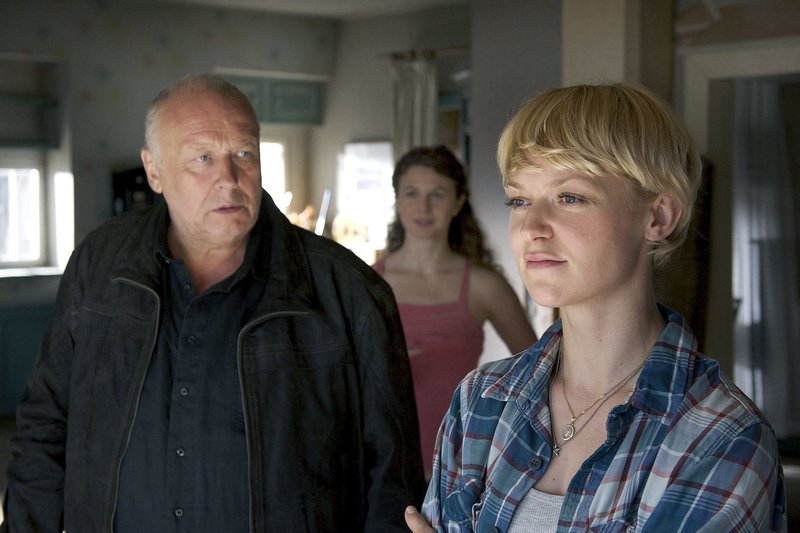 Gestern waren wir Fremde – Bild: ARD Degeto/​Bernd Schuller