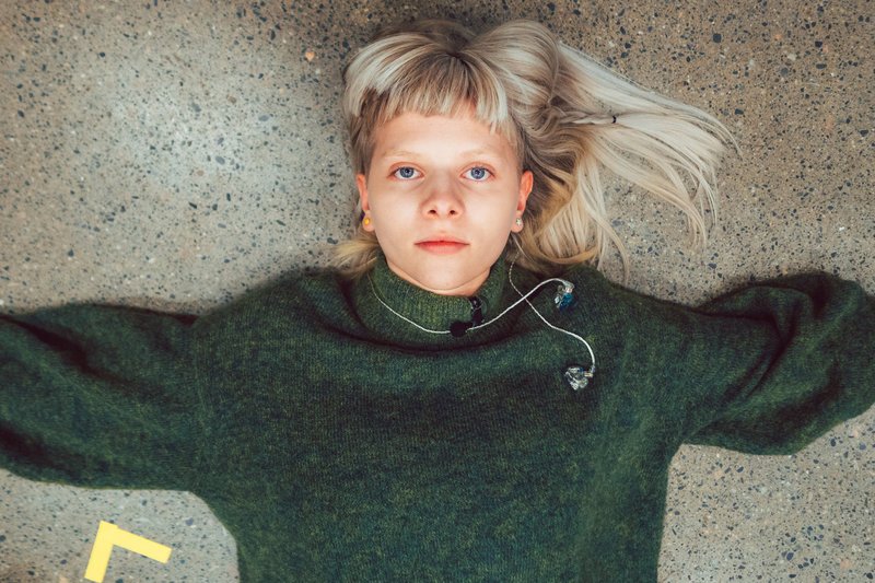 Sternstunde Musik AURORA - Tanz einer Elfe mit den Dämonen der Popindustrie Aurora SRF/​Stian Servoss – Bild: SRF1
