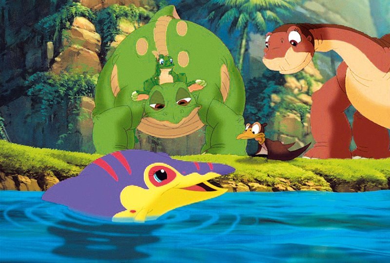 Cera, Ducky, Petrie und Littlefoot (v. li. n. re.) kümmern sich um den kleinen Fisch Mo. – Bild: SUPER RTL