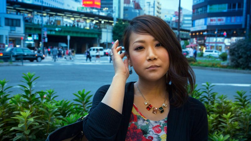 Chieko Suzuki ist japanische Meisterin im Karaoke-Singen. Angefangen hat sie bereits mit drei Jahren. – Bild: ART