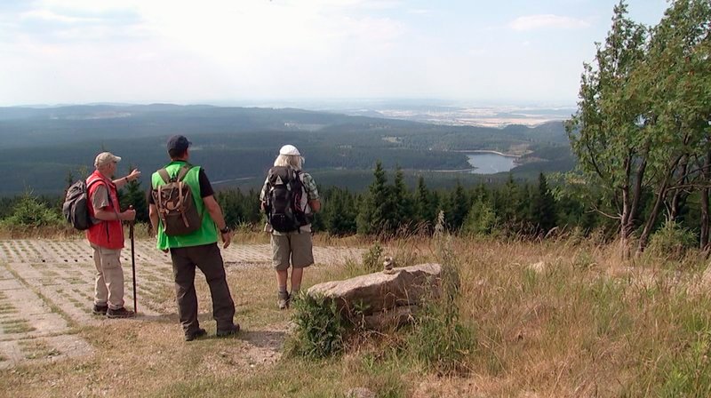 Wandern im Harz: Blick auf die Eckertalsperre. – Bild: HR
