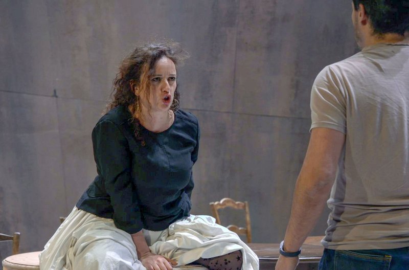 Die französische Mezzosopranistin Clémentine Margaine in der Rolle der Carmen – Bild: ARTE France /​ © Telmondis