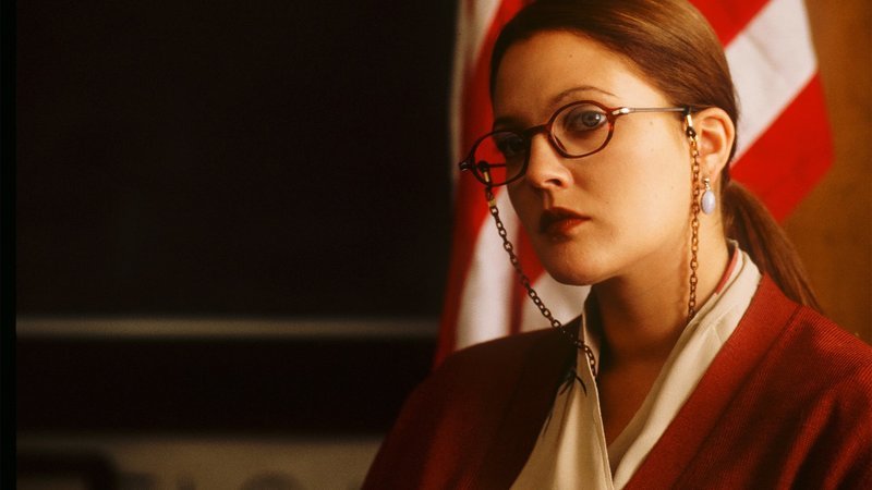 Drew Barrymore als Lehrerin Karen Pomeroy – Bild: Prokino