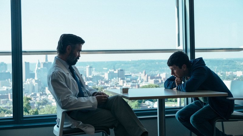 Martin (Barry Keoghan, r.) freundet sich mit Steven (Colin Farrell) an, verfolgt jedoch einen perfiden Racheplan. – Bild: WDR/​Alamode Film