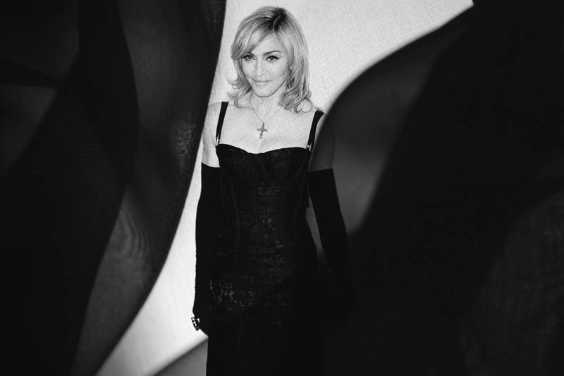 Neunziger Jahre: Madonna in einem schwarzen Kleid von Dolce & GabbanaZur ARTE-Sendung Schwerpunkt: Fashion Weekend Das Kleine Schwarze Der große Auftritt 6: Neunziger Jahre: Madonna in einem schwarzen Kleid von Dolce & Gabbana © DocArt, Italien Foto: NDR Honorarfreie Verwendung nur im Zusammenhang mit genannter Sendung und bei folgender Nennung „Bild: Sendeanstalt/Copyright“. Andere Verwendungen nur nach vorheriger Absprache: ARTE-Bildredaktion, Silke Wölk Tel.: +33 3 881 422 25, E-Mail: bildredaktion@arte.tv – Bild: NDR / © DocArt, Italien Neunziger Jahre: Madonna in einem schwarzen Kleid von Dolce & GabbanaZur ARTE-Sendung Schwerpunkt: Fashion Weekend Das Kleine Schwarze Der große Auftritt 6: Neunziger Jahre: Madonna in einem schwarzen Kleid von Dolce & Gabbana © DocArt, Italien Foto: NDR Honorarfreie Verwendung nur im Zusammenhang mit genannter Sendung und bei folgender Nennung „Bild: Sendeanstalt/Copyright“. Andere Verwendungen nur nach vorheriger Absprache: ARTE-Bildredaktion, Silke Wölk Tel.: +33 3 881 422 25, E-Mail: bildredaktion@arte.tv – Bild: NDR / © DocArt, Italien