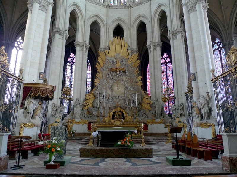 „Notre Dame – Wunderwerke der Gotik“, Die sich dem Himmel entgegenstreckenden Bauwerke der Gotik bergen immer noch Rätsel der Architektur: Ein Baustil, der mit ganz neuen statischen Ideen den Himmel und die Helligkeit in einst düstere Kirchenschiffe brachte und der lichtdurchflutete steinerne Hallen mit riesigen Fenstern aus bunt leuchtendem Glas schuf. Wissenschaftler untersuchen mit Spitzentechnologien das Herz von Notre Dame sowie der Kathedralen in Beauvais und Amiens, die echte Herausforderungen an die Gesetze der Schwerkraft stellen. Kommen die Archäologen den Geheimnissen der Baudenkmäler aus dem Mittelalter auf die Spur? SENDUNG: ORF3 – FR – 10.04.2020 – 10:40 UHR. – Veroeffentlichung fuer Pressezwecke honorarfrei ausschliesslich im Zusammenhang mit oben genannter Sendung oder Veranstaltung des ORF bei Urhebernennung. – Bild: ORF