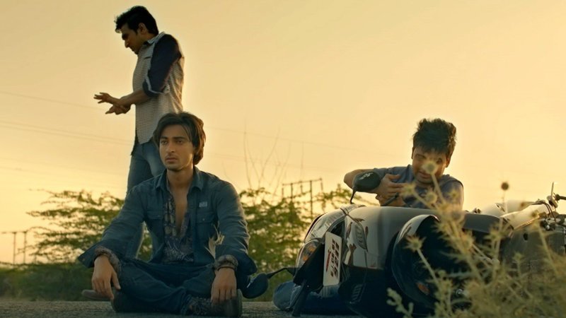 Negative (Prateek Gandhi, li), Sushrut (Aayush Sharma, mi), Rocket (Sajeel Parakh, re) – Bild: Zee.One