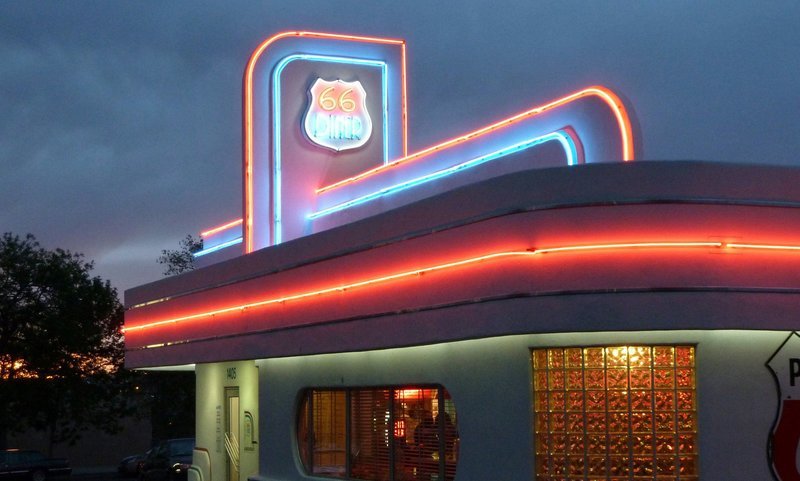 Neonglanz am alten Highway: der Route 66-Diner in Albuquerque, New Mexico. – Bild: 3sat