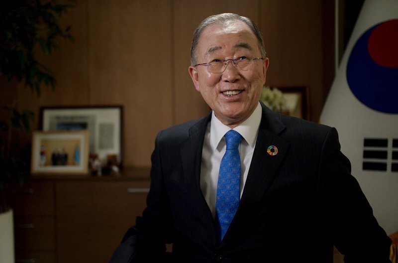 Filmemacher Pierre Haski führte für seine Untersuchung auch ein Video-Interview mit Ban Ki-moon, dem ehemaligen Generalsekretär der Vereinten Nationen. – Bild: ARTE /​ © Hikari/​N. Louvet