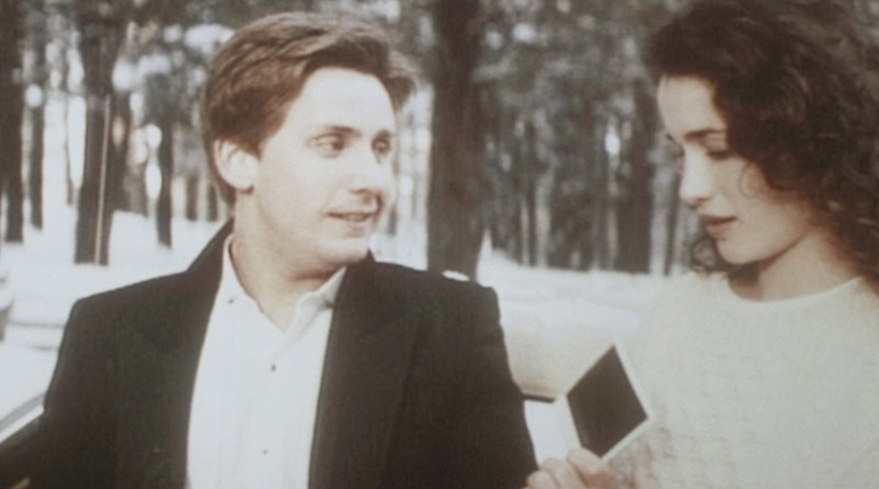 Als sich Kirbo (Emilio Estevez, l.) in die schöne Dale (Andie MacDowell, r.) verliebt, setzt er alles daran, sie für sich zu gewinnen … – Bild: 1958 GAUMONT Lizenzbild frei