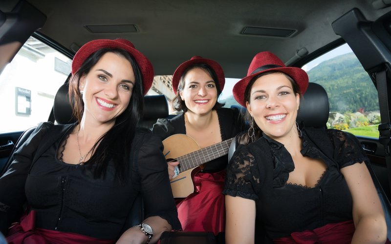 Das erfrischende Mädels-Trio „Die Hollerstauden“ – Bild: David Innerhofer