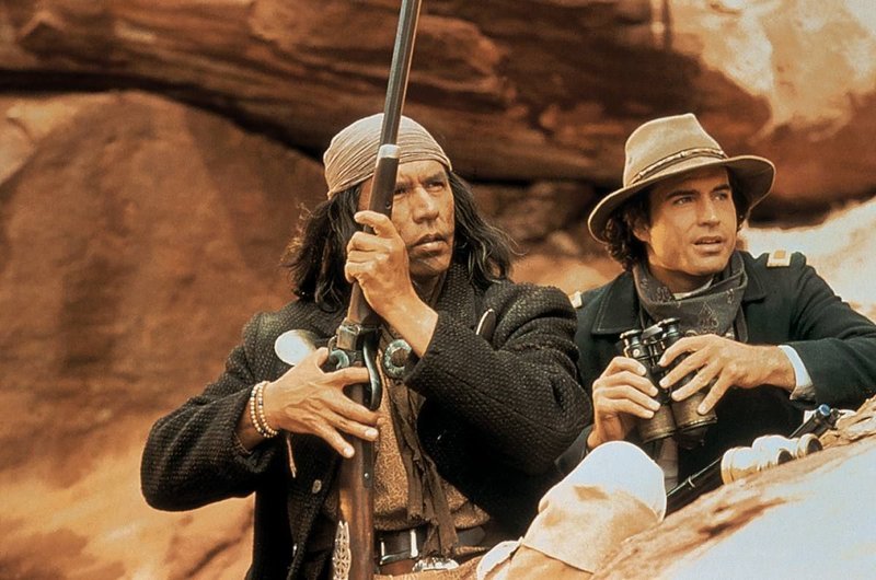 Apachenhaeuptling Geronimo und Kavallerie-Leutnant Charles – Bild: ServusTV