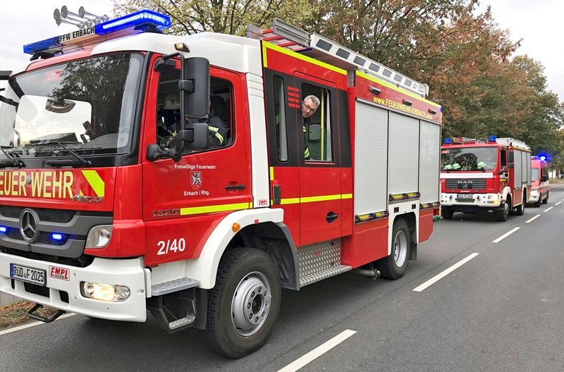 Einsatzwagen der Freiwilligen Feuerwehren Eltville Stadt und Eltville-Erbach. – Bild: HR/​Andreas Graf