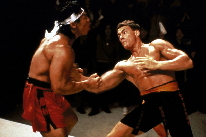 Ein dramatisches Finale gegen den Konkurrenten aus Korea steht Frank Dux (Jean-Claude van Damme, r.) bevor. Chong Li (Bolo Yeung, l.) ist für seine Brutalität bekannt ... – Bild: Cannon Group Lizenzbild frei Ein dramatisches Finale gegen den Konkurrenten aus Korea steht Frank Dux (Jean-Claude van Damme, r.) bevor. Chong Li (Bolo Yeung, l.) ist für seine Brutalität bekannt ... – Bild: Cannon Group Lizenzbild frei