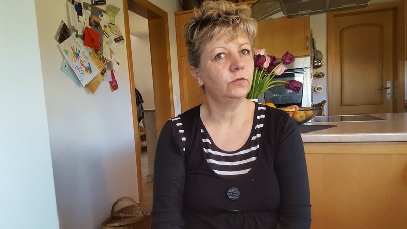 „Früher standen bei uns alle Türen offen.“ Katrins Lebensgefühl hat sich seit dem Einbruch verändert. – Bild: ZDF und Torsten Groß