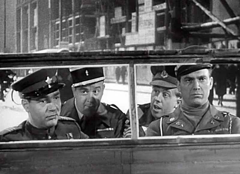 Die Vier im Jeep – Bild: ZDF und Lindtberg/​Schweizer/​SF DRS