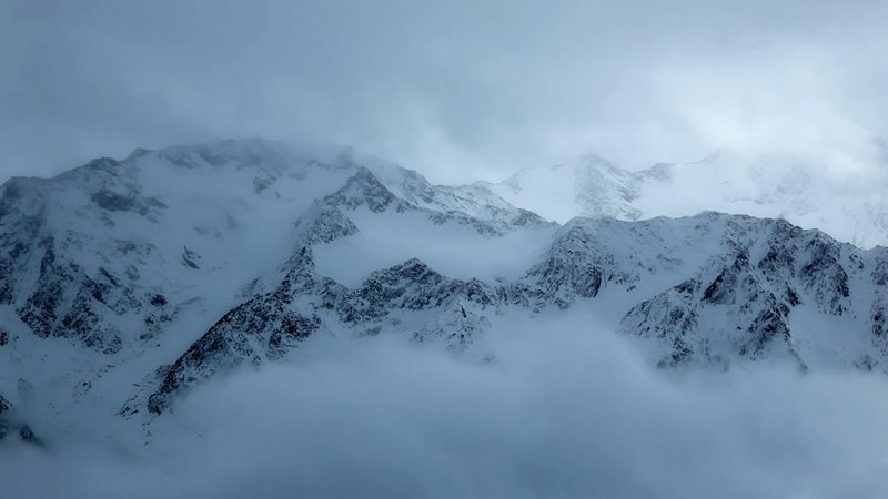 Skigebiet in den Alpen. – Bild: BR/​Walker+Worm Film