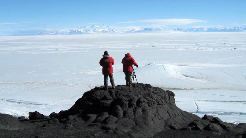 Die Forscher und Forscherinnen in der Antarktis. – Bild: Geo Television
