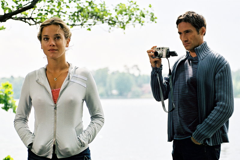 Ihr Date am Donnerstag: "Nur Anfänger heiraten". Im Bild: Zwischen der schüchternen Lokalbesitzerin Nina (Muriel Baumeister) und dem Architekten Hannes (Benjamin Sadler) knistert es gewaltig. – Bild: Sat.1 Emotions Ihr Date am Donnerstag: "Nur Anfänger heiraten". Im Bild: Zwischen der schüchternen Lokalbesitzerin Nina (Muriel Baumeister) und dem Architekten Hannes (Benjamin Sadler) knistert es gewaltig. – Bild: Sat.1 Emotions