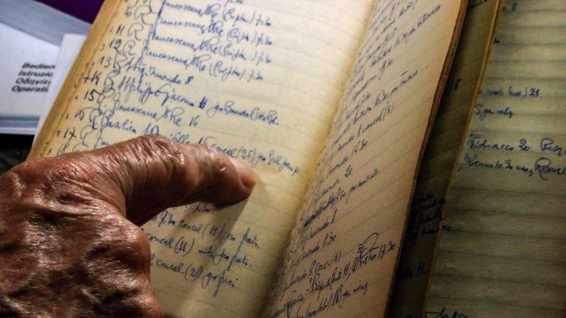 kreuz und quer: „Der Katakombenpakt“, Papst Franziskus und die Kirche der Armen. „Wir verzichten auf Titel, Luxus und leben mit den Armen!“ So schwören rund 40 katholische Bischöfe 1965 im Katakombenpakt. Heute fordert Papst Franziskus diesen Stil für alle. Eine Revolution? Die Dokumentation deckt zum einen auf, was damals kurz vor Ende des II. Vatikanischen Konzils geschehen und bis heute kaum bekannt ist. Sie zeigt zugleich die Konsequenzen für heute auf. Sie zeigt die Machtkämpfe, die damals wie heute in der Kirche stattfinden. SENDUNG: ORF2 – DI – 23.10.2018 – 23:20 UHR. – Veroeffentlichung fuer Pressezwecke honorarfrei ausschliesslich im Zusammenhang mit oben genannter Sendung oder Veranstaltung des ORF bei Urhebernennung. – Bild: ORF kreuz und quer: „Der Katakombenpakt“, Papst Franziskus und die Kirche der Armen. „Wir verzichten auf Titel, Luxus und leben mit den Armen!“ So schwören rund 40 katholische Bischöfe 1965 im Katakombenpakt. Heute fordert Papst Franziskus diesen Stil für alle. Eine Revolution? Die Dokumentation deckt zum einen auf, was damals kurz vor Ende des II. Vatikanischen Konzils geschehen und bis heute kaum bekannt ist. Sie zeigt zugleich die Konsequenzen für heute auf. Sie zeigt die Machtkämpfe, die damals wie heute in der Kirche stattfinden. SENDUNG: ORF2 – DI – 23.10.2018 – 23:20 UHR. – Veroeffentlichung fuer Pressezwecke honorarfrei ausschliesslich im Zusammenhang mit oben genannter Sendung oder Veranstaltung des ORF bei Urhebernennung. – Bild: ORF