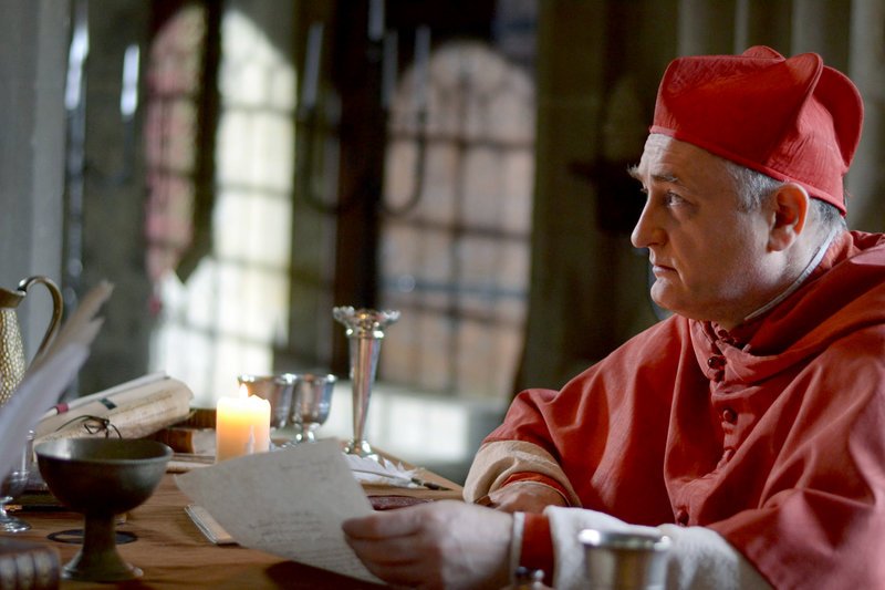 Thomas Wolsey (John Canmore) war Kardinal, Lordkanzler des Königs Heinrich VIII. und ab 1514 römisch-katholischer Erzbischof von York. – Bild: ZDF /​ © Ideas Room TV