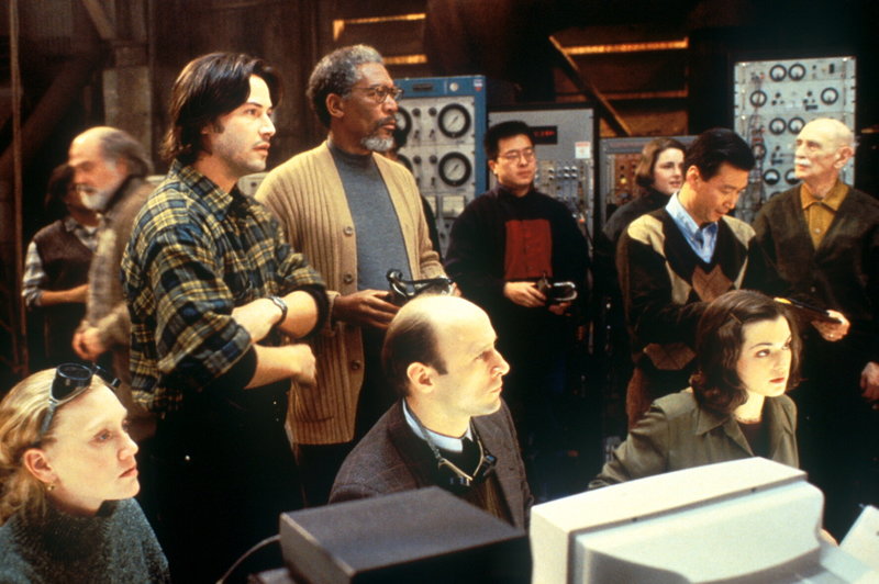 Wird der Test klappen? Eddie Kasalivich (Keanu Reeves, l., stehend) und Paul Shannon (Morgan Freeman, M., stehend) erwarten mit Spannung das Ergebnis ... – Bild: kabel eins Lizenzbild frei Wird der Test klappen? Eddie Kasalivich (Keanu Reeves, l., stehend) und Paul Shannon (Morgan Freeman, M., stehend) erwarten mit Spannung das Ergebnis ... – Bild: kabel eins Lizenzbild frei