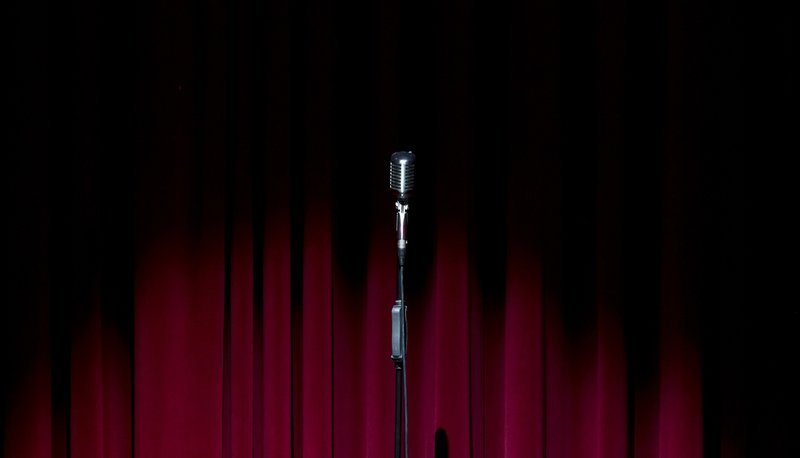 Stage and a microphone, Talk Show – Bild: CC0 Creative Commons
