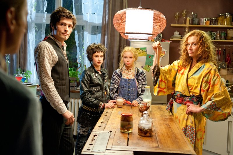 Die Vampirschwestern – Bild: 2012 Sony Pictures Television, Inc. All Rights Reserved. Lizenzbild frei