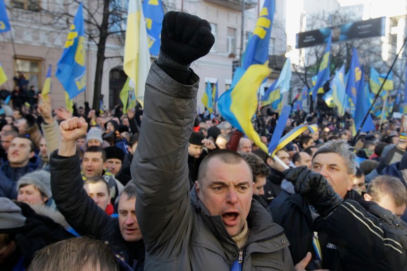 Die pro-europäische Protestbewegung des „Euromaidan“ führt in Kiew zum Sturz des ukrainischen Präsidenten Janukowitsch und zum Bruch mit Russland. – Bild: ZDF und grits
