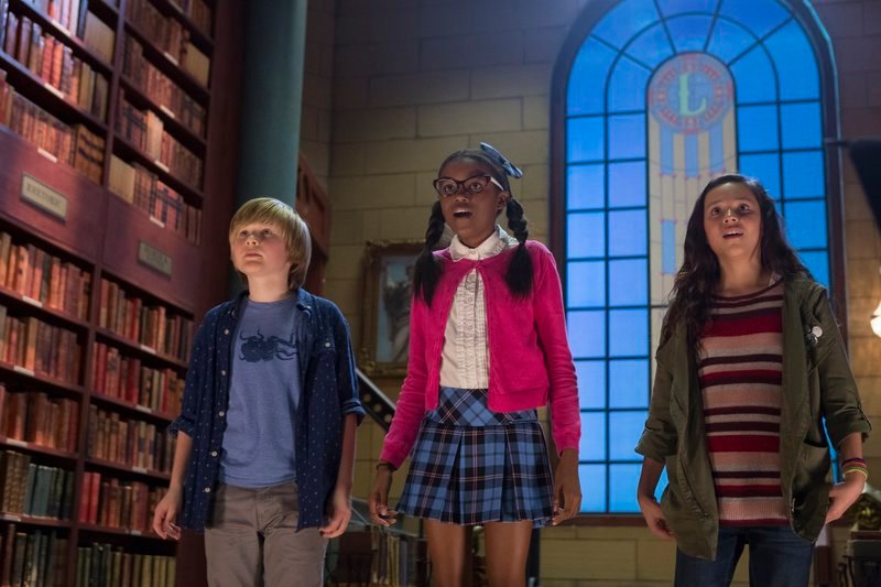 Kyle (Casey Simpson), Sierra (Klarke Pipkin) and Akimi (Breanna Yde) – Bild: Nick Kyle (Casey Simpson), Sierra (Klarke Pipkin) and Akimi (Breanna Yde) – Bild: Nick