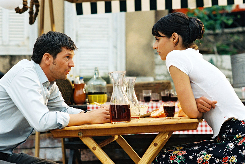 Cappuccino zu dritt – Bild: Puls 8