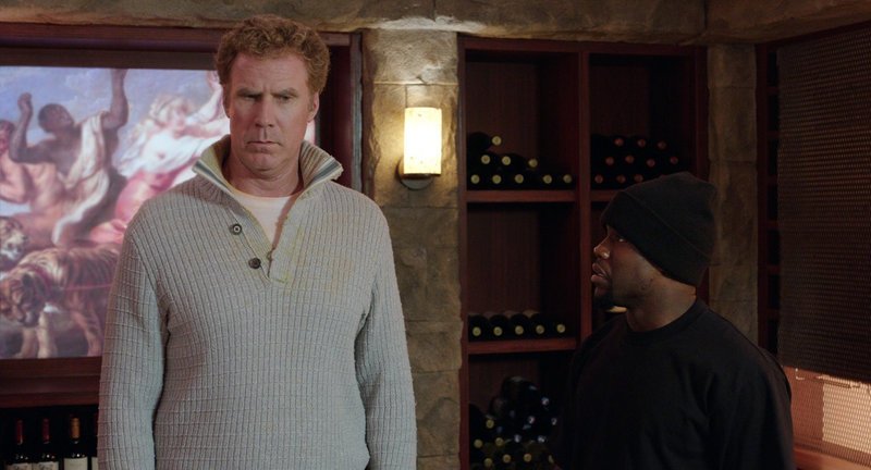 Um sich auf zehn harte Jahre im Knast vorzubereiten, holt sich der schwerreiche Hedge-Fonds-Manager James King (Will Ferrell) Hilfe: seinen Autowäscher! Weil schwarz, arm und deshalb wohl mit Knasterfahrung … – Bild: Puls 4