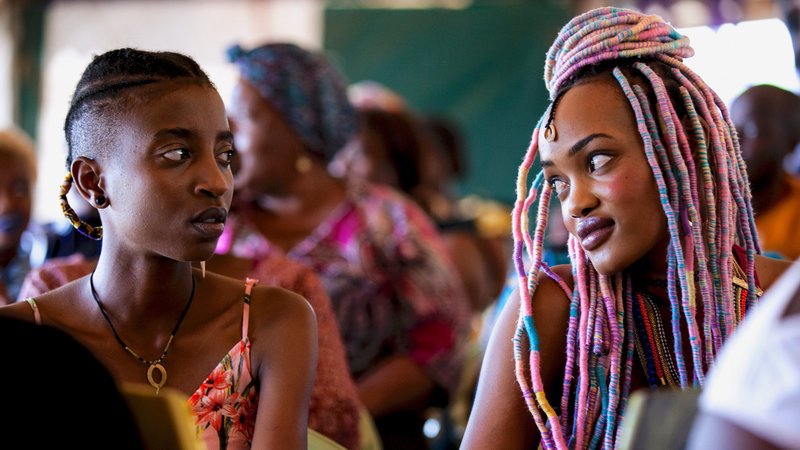 Rafiki Samantha Mugatsia als Kena, Sheila Munyiva als Ziki Okemi SRF/trigon-film.org – Bild: SRF1 Rafiki Samantha Mugatsia als Kena, Sheila Munyiva als Ziki Okemi SRF/trigon-film.org – Bild: SRF1