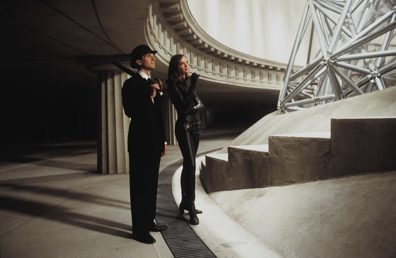 Mit Schirm, Charme und Melone – Bild: Puls 4