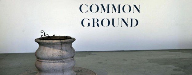 Ein venezianischer Brunnen als Symbol für den «Common Ground» bei der Architekturbiennale. – Bild: SRF